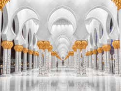 All'interno della Moschea di Sheikh Zayed